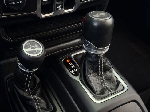 Used 2023 Jeep Wrangler Unlimited Sahara AWD/4WD image 21
