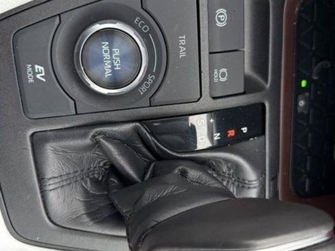 Used 2021 Toyota RAV4 Limited AWD/4WD image 26