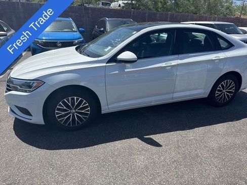 Used 2021 Volkswagen Jetta SE FWD image 1