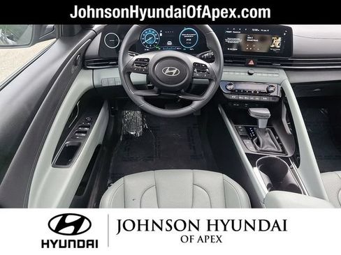 Used 2025 Hyundai Elantra Limited FWD image 24
