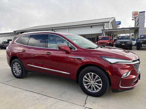 Used 2024 Buick Enclave Premium image 3