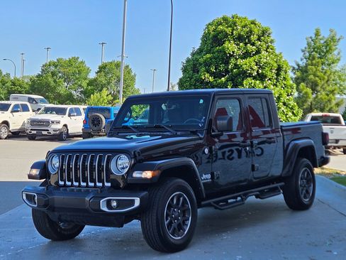 Used 2023 Jeep Gladiator Overland AWD/4WD image 3