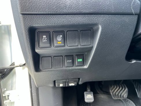 Used 2017 Nissan Rogue SV FWD image 29