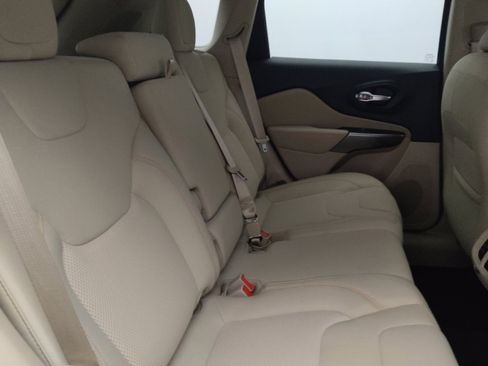 Used 2020 Jeep Cherokee Latitude FWD image 19