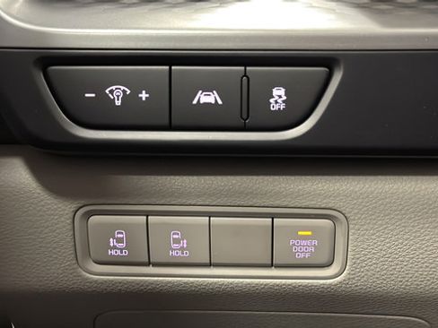 Used 2024 Kia Carnival LX FWD image 31