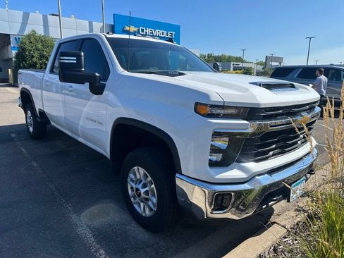 Used 2025 Chevrolet Silverado 2500 LT AWD/4WD image 3
