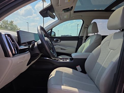 Used 2025 Kia Sorento S w/ Panoramic Sunroof Package AWD/4WD image 16
