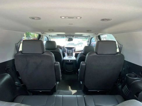 Used 2015 Cadillac Escalade Luxury image 15