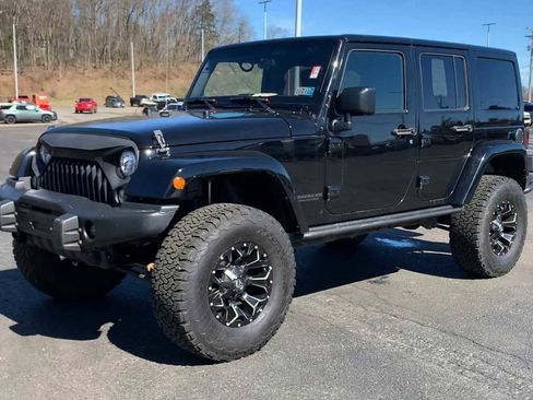 Used 2017 Jeep Wrangler Unlimited Sahara image 4
