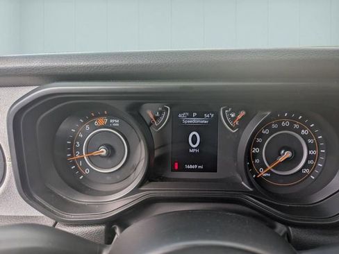 Used 2025 Jeep Wrangler Unlimited Sport AWD/4WD image 14