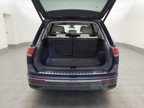 Used 2022 Volkswagen Tiguan SE w/ Panoramic Sunroof Package FWD image 29