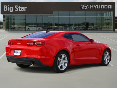 Used 2021 Chevrolet Camaro LT image 4