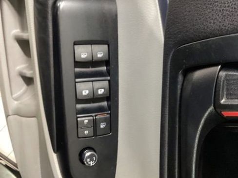 Used 2016 Toyota Highlander Plus AWD/4WD image 18