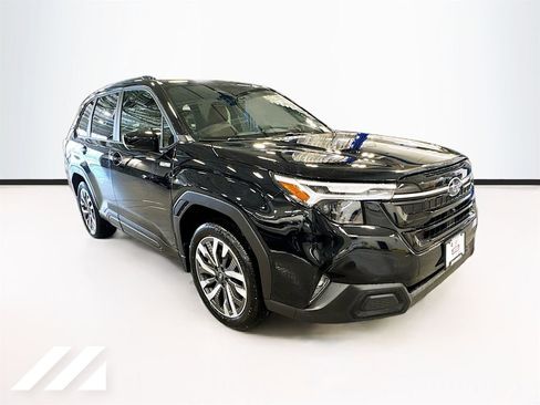 Used 2025 Subaru Forester Touring image 3