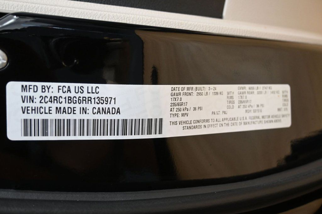 Used 2024 Chrysler Pacifica Touring-L FWD image 32