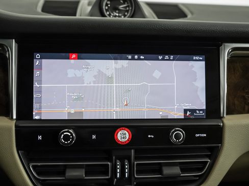 Used 2023 Porsche Macan image 25