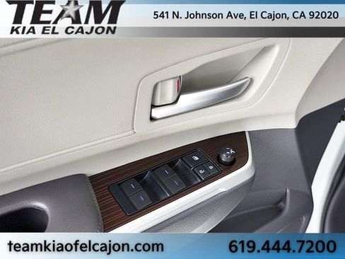 Used 2022 Toyota Sienna XLE w/ XLE Plus Package FWD image 25