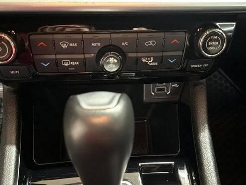 Used 2025 Jeep Compass Limited AWD/4WD image 20