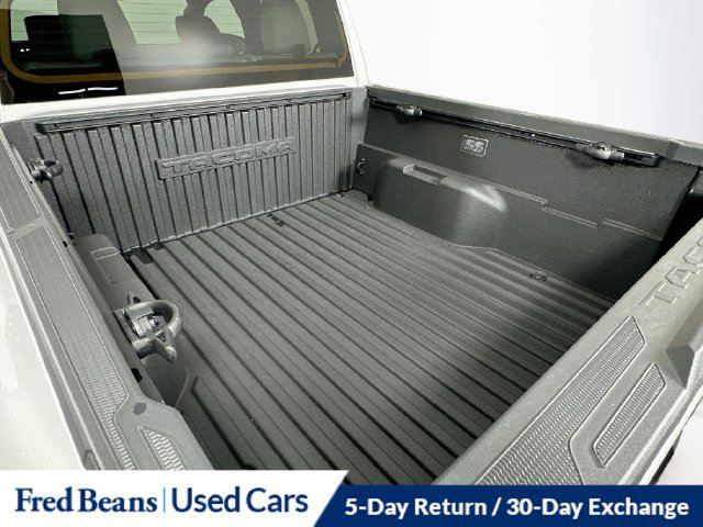 Used 2025 Toyota Tacoma SR5 AWD/4WD image 34