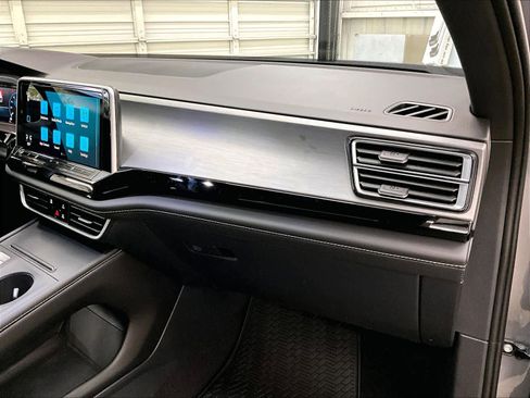 New 2026 Volkswagen Atlas Cross Sport SE image 28