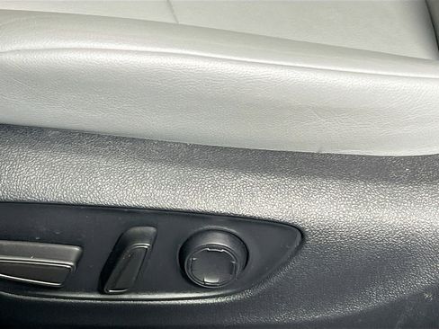 Used 2024 Toyota Sienna XLE FWD image 15