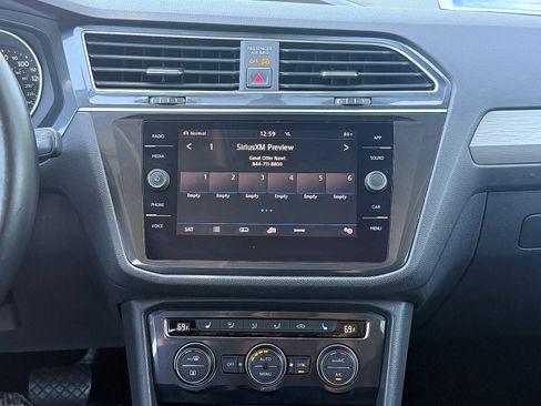 Used 2018 Volkswagen Tiguan SE AWD/4WD image 15