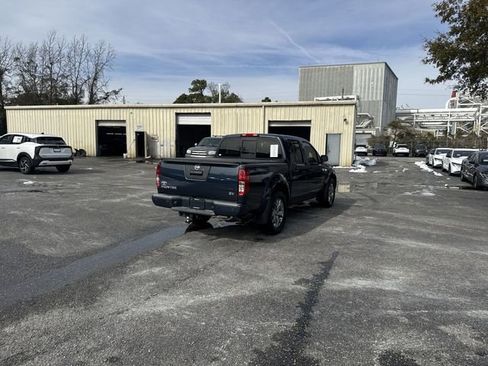 Used 2020 Nissan Frontier SV image 5