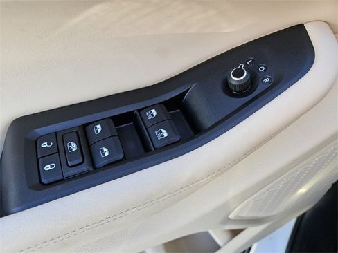 Used 2025 Jeep Grand Cherokee L Limited image 31