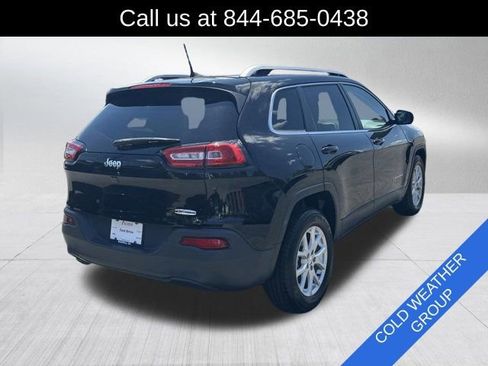 Used 2018 Jeep Cherokee Latitude Plus w/ Cold Weather Group FWD image 5