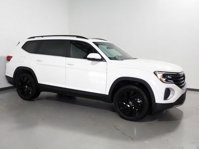 Used 2025 Volkswagen Atlas SE w/ Technology Package w/ Panoramic Sunroof Package