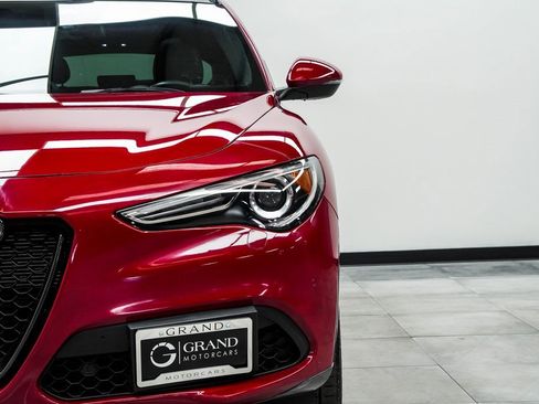 Used 2022 Alfa Romeo Stelvio Ti image 4