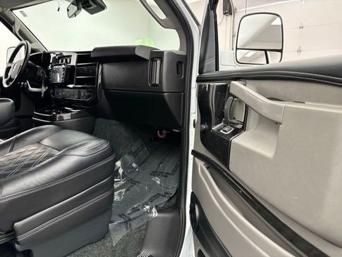 Used 2021 GMC Savana 2500 w/ Enhanced Convenience Package RWD image 22