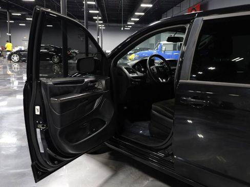 Used 2018 Dodge Grand Caravan SE FWD image 9