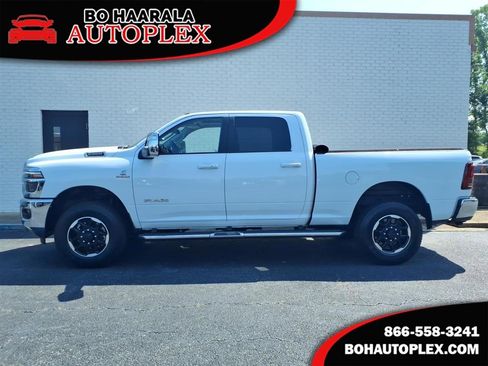 Used 2025 RAM 2500 Laramie AWD/4WD image 1