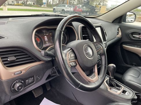 Used 2018 Jeep Cherokee Limited w/ High Altitude Package AWD/4WD image 10