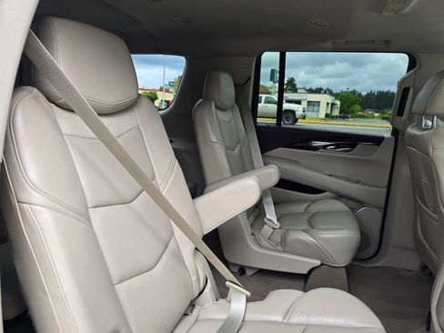 Used 2015 Cadillac Escalade ESV Luxury AWD/4WD image 11