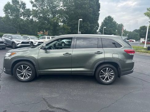 Used 2017 Toyota Highlander XLE AWD/4WD image 8