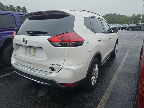 Used 2018 Nissan Rogue SV AWD/4WD image 2