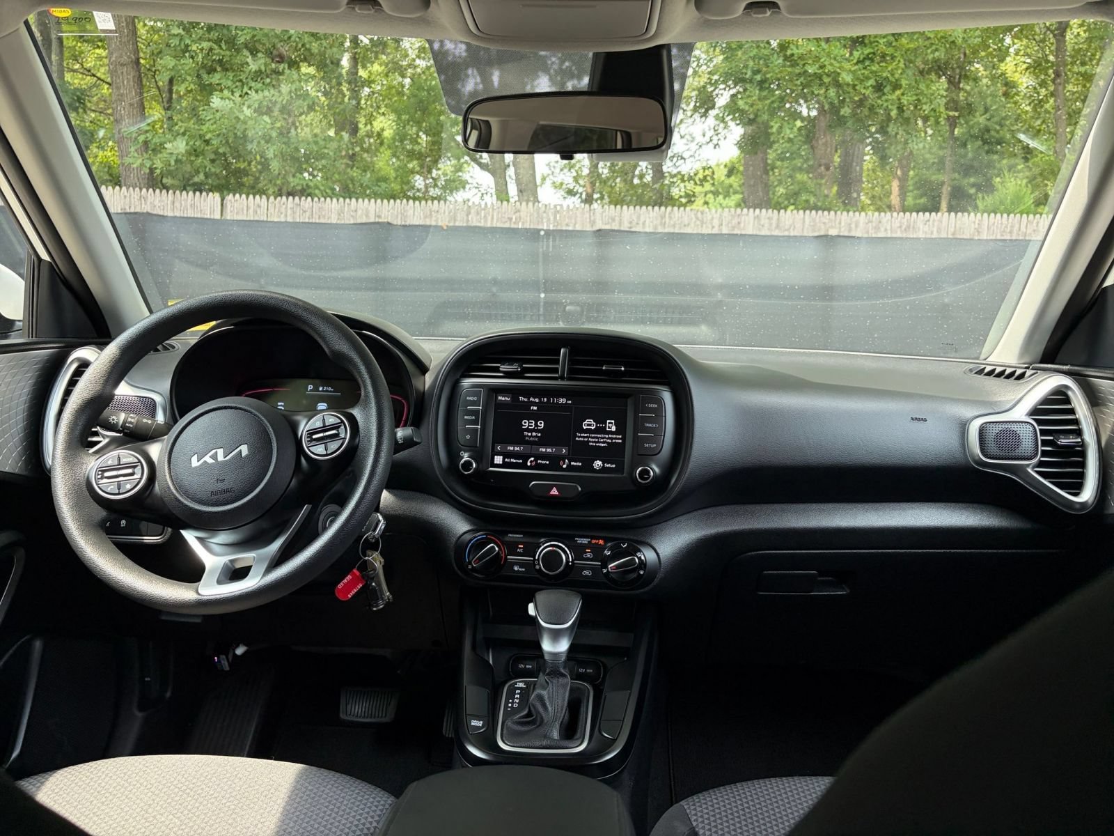 Used 2025 Kia Soul LX w/ LX Technology Package FWD image 30