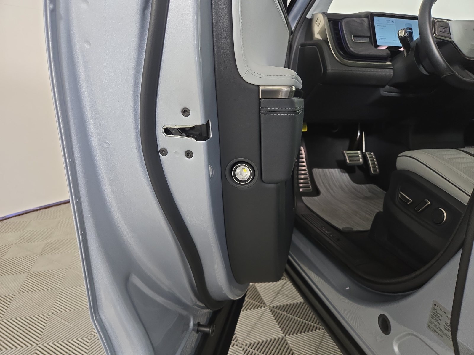 Used 2023 Rivian R1T Adventure Quad AWD/4WD image 30
