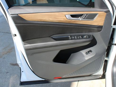 Certified 2024 Volkswagen Atlas SE image 7