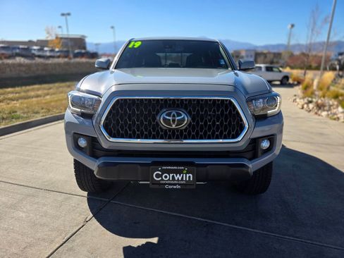 Used 2019 Toyota Tacoma TRD Off-Road image 2