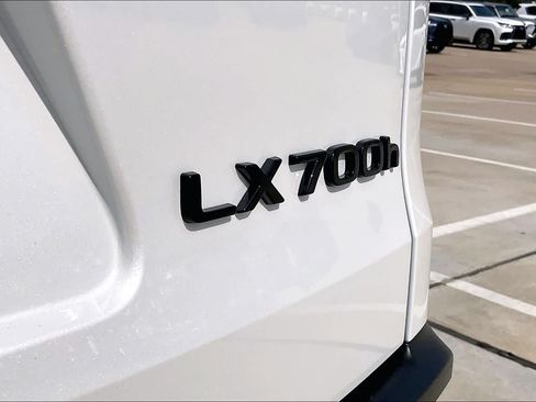 New 2026 Lexus LX 700h Luxury AWD/4WD image 7