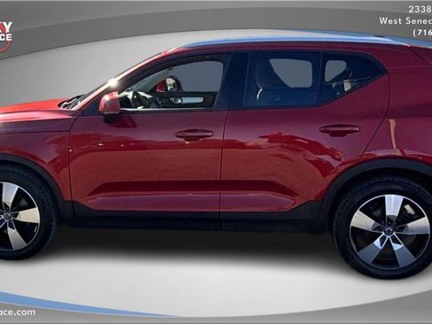 Used 2019 Volvo XC40 T5 Momentum image 8