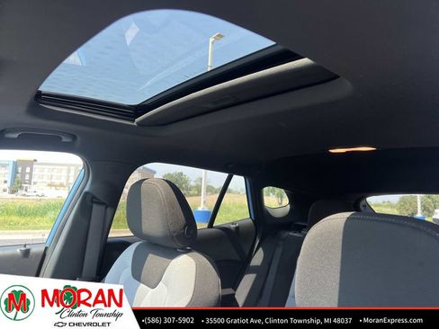 Certified 2024 Chevrolet Trax RS w/ Sunroof Package FWD image 19