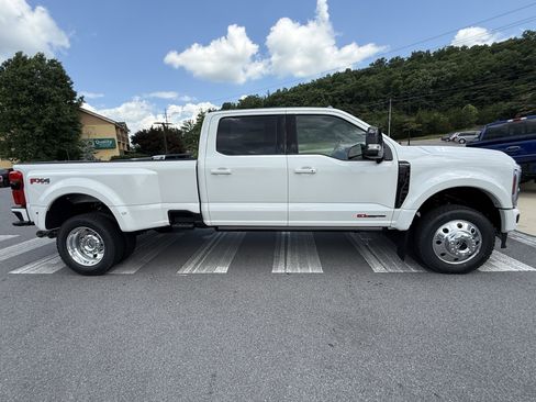 New 2026 Ford F450 Platinum w/ FX4 Off-Road Package AWD/4WD image 4