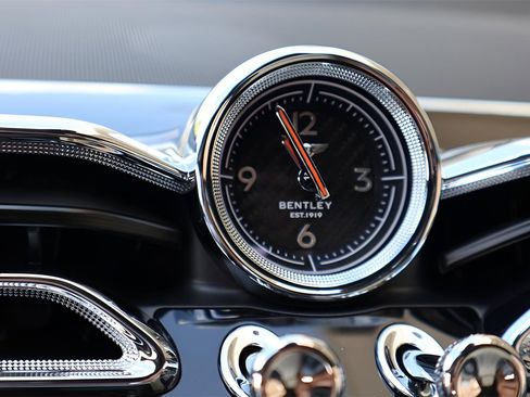 New 2025 Bentley Bentayga Azure V8 image 29