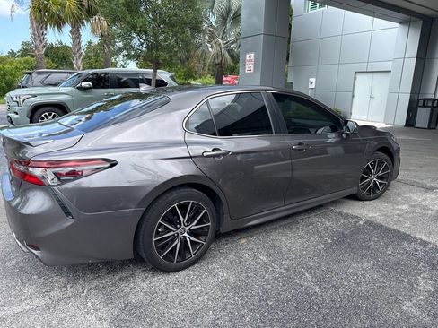 Used 2024 Toyota Camry SE FWD image 3