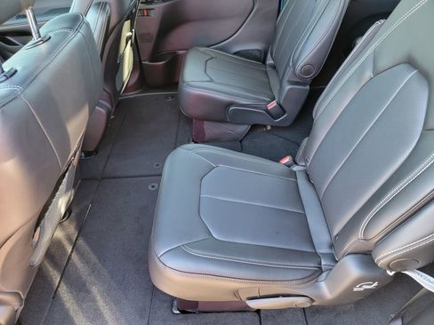 New 2026 Chrysler Pacifica Select FWD image 9