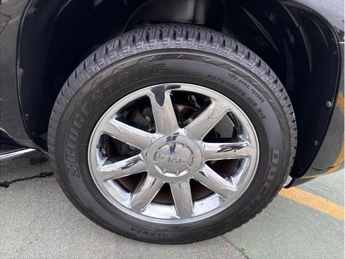 Used 2010 GMC Yukon Denali image 26